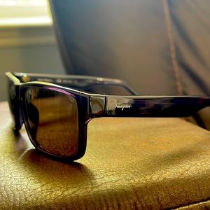 Unisex Ferragamo sun glasses